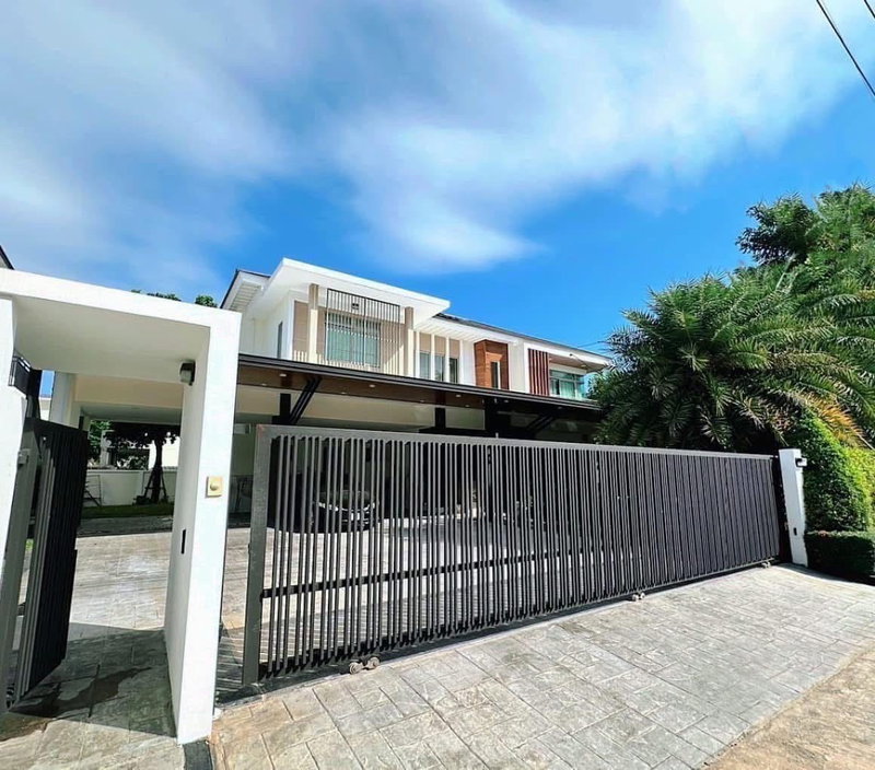 ขายบ้านเดี่ยว : LTHC11953 - House FOR SALE in Sukhumvit 77 Size 355 sqm. 146 sqw. 5 beds 6 baths Near Lat Krabang ONLY 38 MB