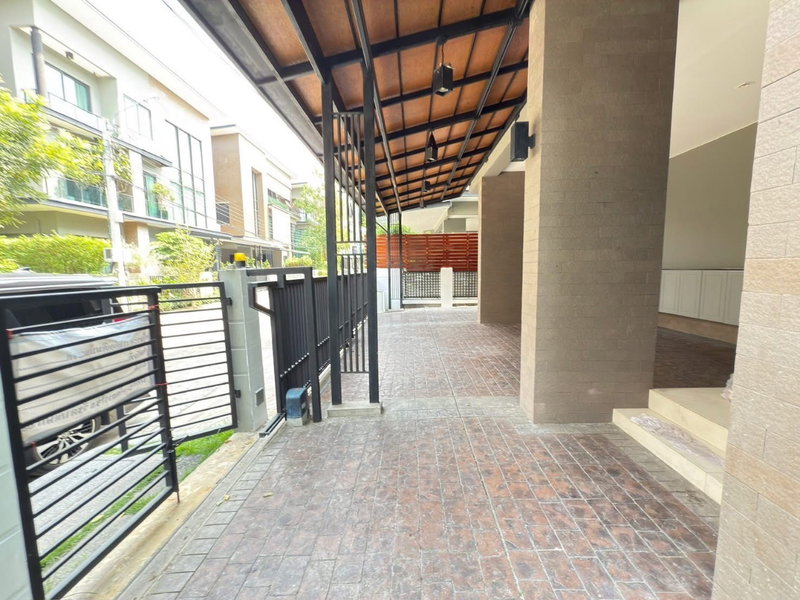 Houses for rent : LTHC11960 - House FOR RENT Soul Ratchadapisek 68 Size 500 sqm. 72 sqw. 5 beds 6 baths Near Wong Sawang ONLY 220K/Month
