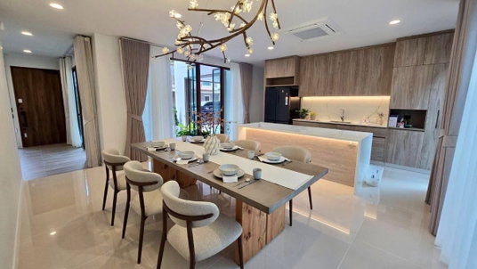 รูปภาพ LTH11945 - House FOR RENT at Burasiri Krungthep Kreetha Size 300 sqm. 77 sqw. 4 beds 5 baths Near Hua Mark ONLY 280K/Month