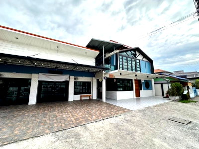 Houses for sale Kasetsart University Si Racha Campus : Single house for sale with restaurant business, community area, Ao Udom, Sriracha, Chonburi