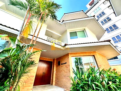เช่าบ้านเดี่ยว ถนนสุขุมวิท : Baan Thepkamol - Spacious 4 Bedroom House For Rent in Bang Kapi - BR28054SH