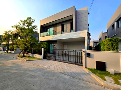 Houses for rent Samut Prakarn : House for rent The Centro Bangna, ready to move in. If interested, contact Line @goodmanpro or call 0999029192.