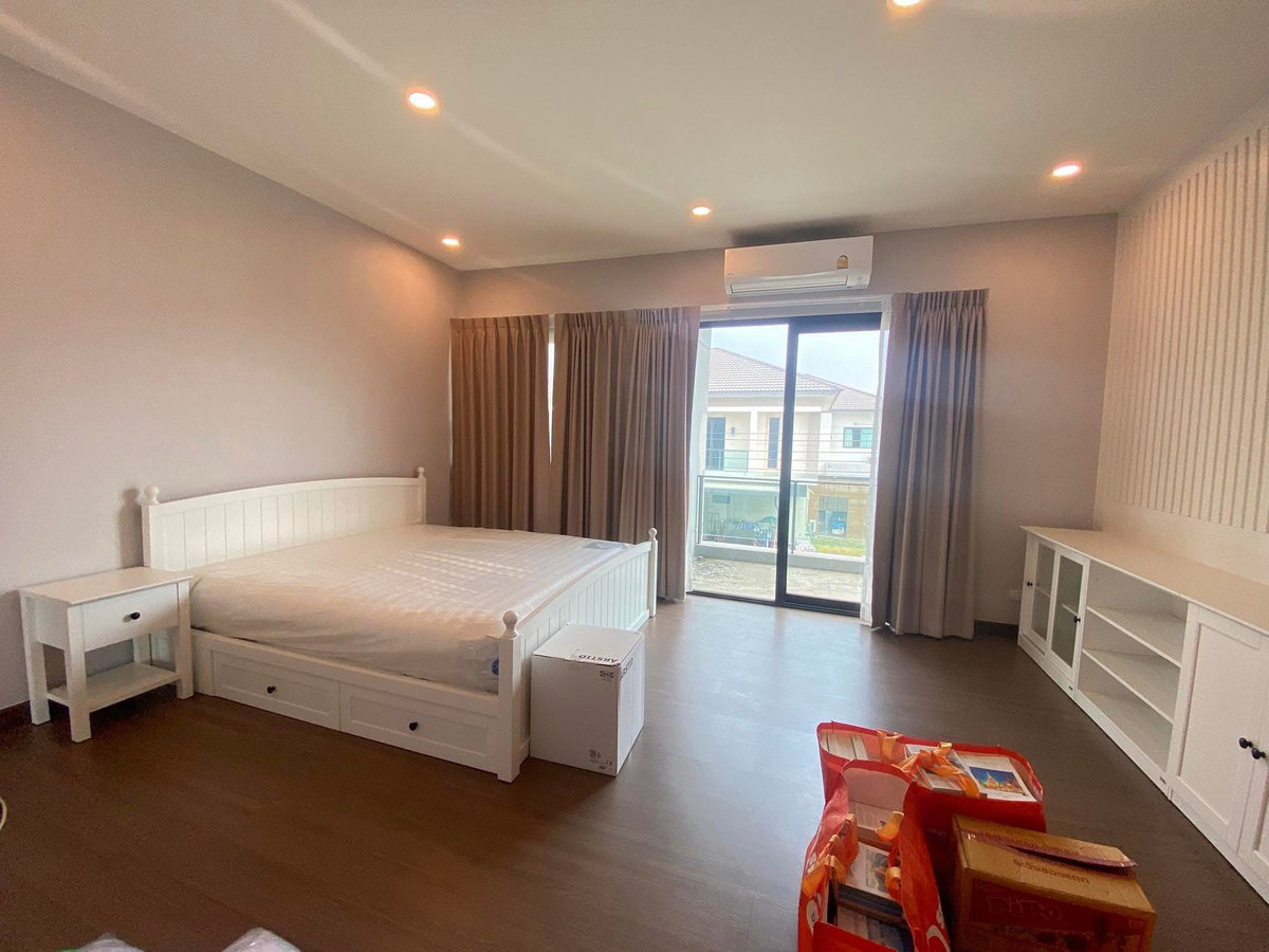 picture Single house for sale? Kik has never lived in it. - 2/17