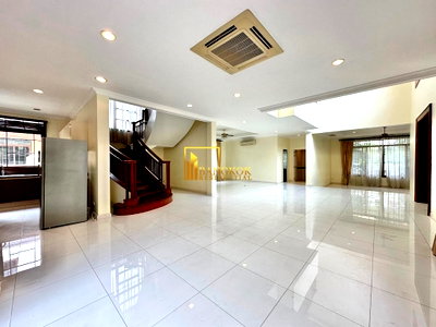 บ้านเดี่ยวให้เช่า : Narasiri Pattanakarn - Spacious 5 Bedroom House For Rent - BR8438SH