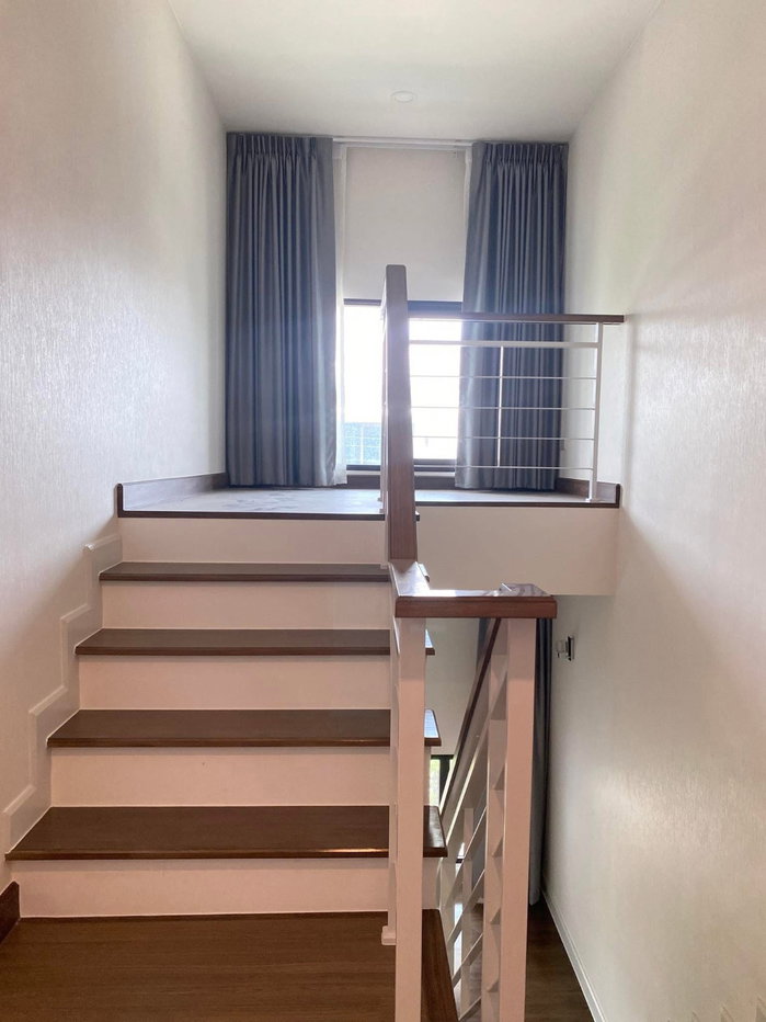 picture Single house for sale? Kik has never lived in it. - 10/17