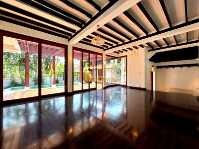 เช่าบ้านเดี่ยว โรงเรียนเซนต์แอนดรูส์อินเตอร์เนชันแนล กรุงเทพ : Expansive 3 Bedroom House With Private Pool in Phrom Phong - BR28021SH