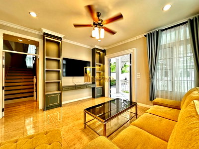 บ้านเดี่ยวให้เช่า :  Fantasia Villa 4 - Luxurious 4 Bedroom House For Rent in Bang Na Compound - BR28210SH