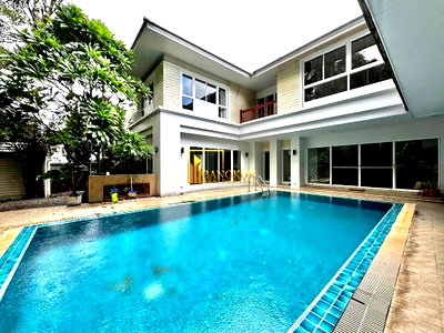 Houses for rent Sukumvit 36 : Sukhumvit 36 Garden Village - 4 Bedroom Pool Villa in Thonglor Area - BR28204SH