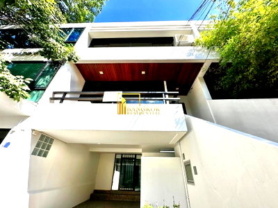 Townhouses for rent J Avenue Thonglor : Renovated 3 Bedroom Townhouse For Rent in Phrom Phong - BR8970TH