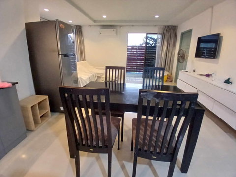 ให้เช่าคอนโดศรีวรา การ์เด้น ลาดพร้าว 94 2 ห้องนอน โทร. 0999983897