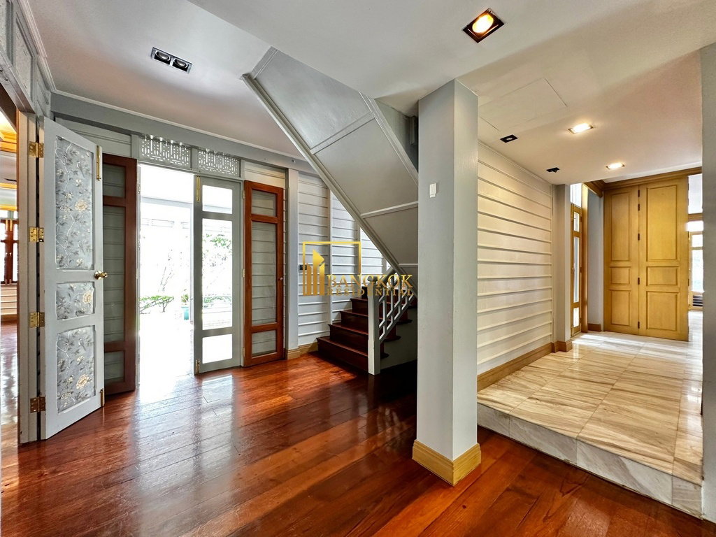 รูป  Charming 3 Bedroom House with Private Pool For Rent in Sathorn - BR28173SH - รูปที่ 12/44