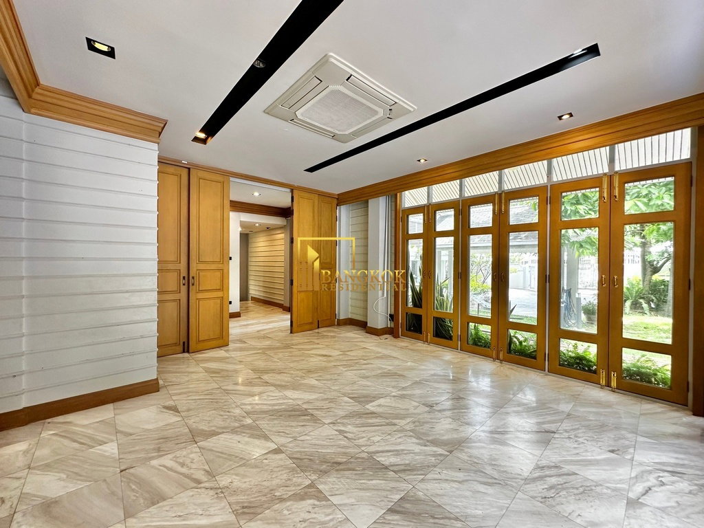 รูป  Charming 3 Bedroom House with Private Pool For Rent in Sathorn - BR28173SH - รูปที่ 16/44