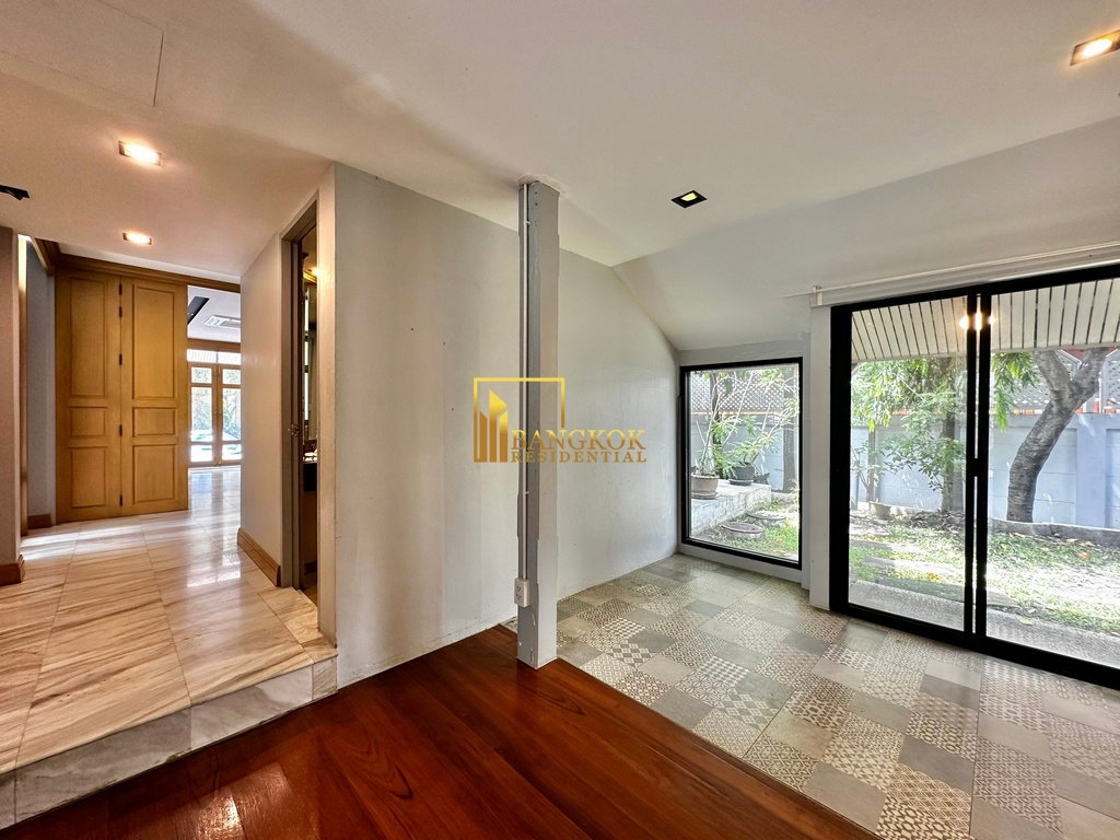 รูป  Charming 3 Bedroom House with Private Pool For Rent in Sathorn - BR28173SH - รูปที่ 7/44