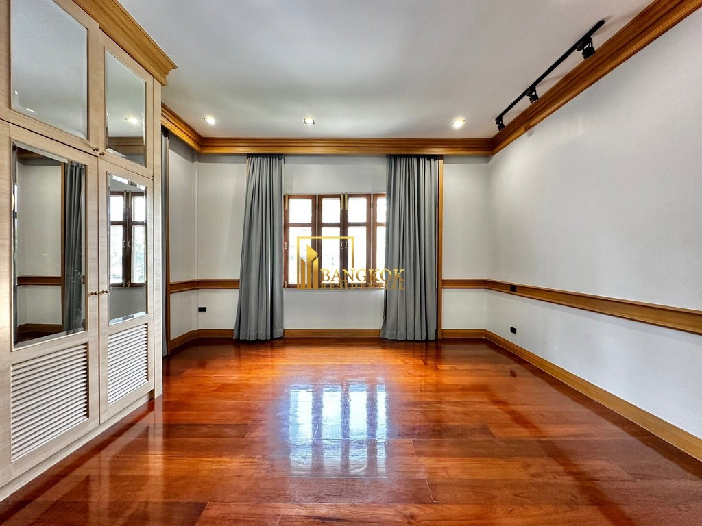 รูป  Charming 3 Bedroom House with Private Pool For Rent in Sathorn - BR28173SH - รูปที่ 25/44