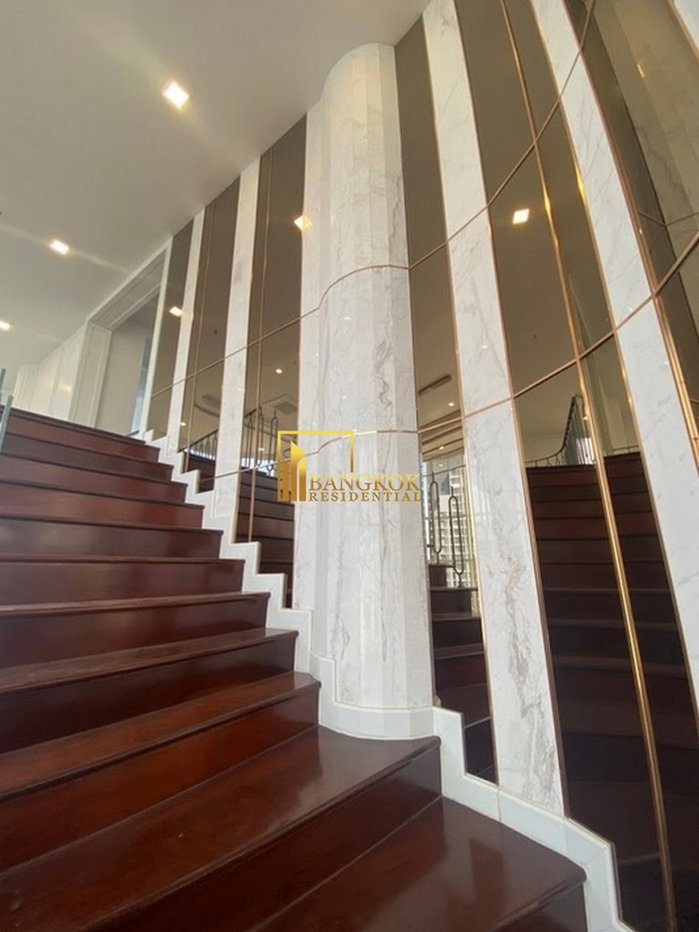 รูป Moon Tower - 6 Bedroom Triplex Penthouse in Ekkamai - BR16030CD - รูปที่ 9/42