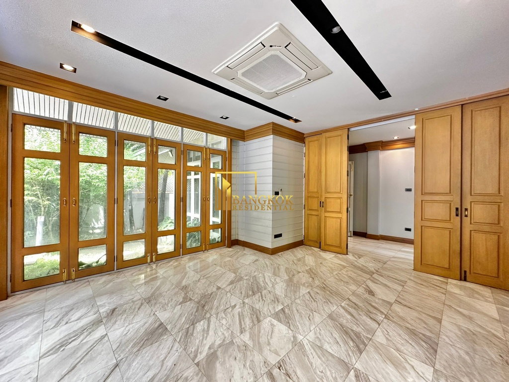 รูป  Charming 3 Bedroom House with Private Pool For Rent in Sathorn - BR28173SH - รูปที่ 17/44