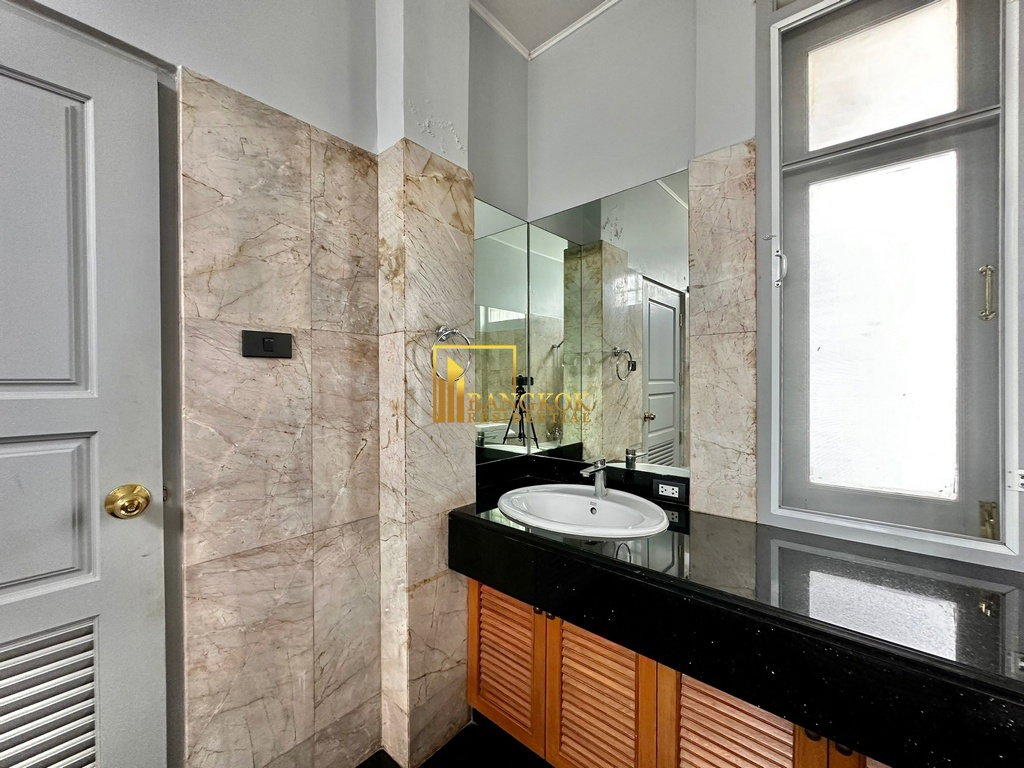 รูป  Charming 3 Bedroom House with Private Pool For Rent in Sathorn - BR28173SH - รูปที่ 28/44