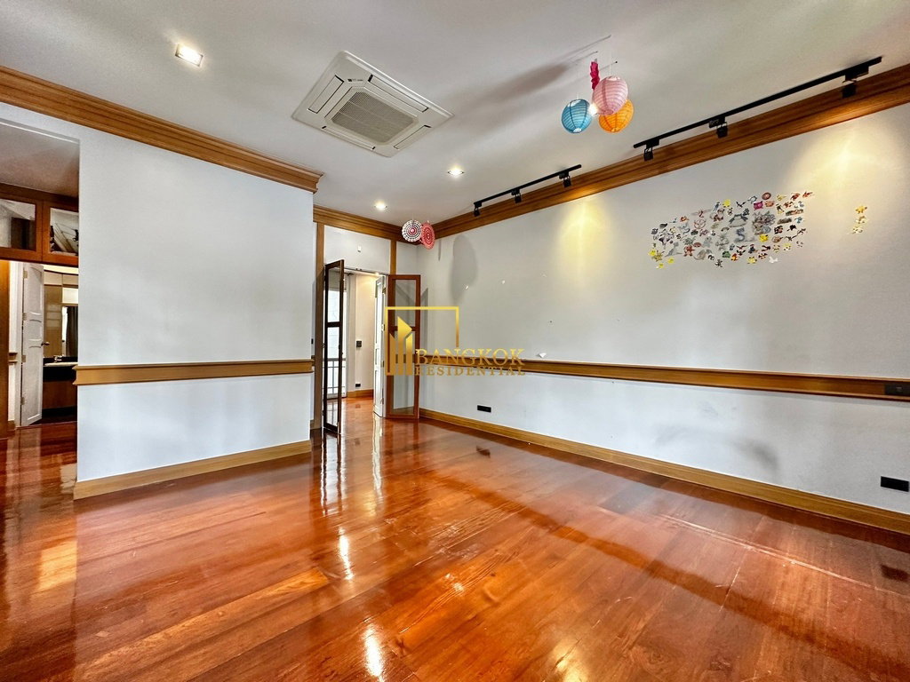 รูป  Charming 3 Bedroom House with Private Pool For Rent in Sathorn - BR28173SH - รูปที่ 23/44