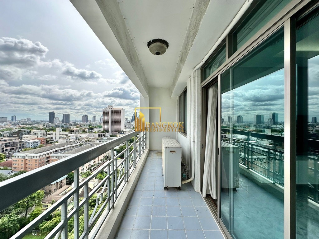 picture Royal Castle - Renovated 3 Bedroom Condo in Phrom Phong Area - BR1382CD - 4/37