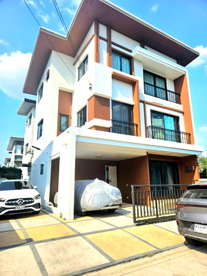 ขายบ้านเดี่ยว : ขายบ้านเดี่ยว3ชั้น ม.โกลเด้นเพลสทีฟ สุขาภิบาล5 โทร.0999983897