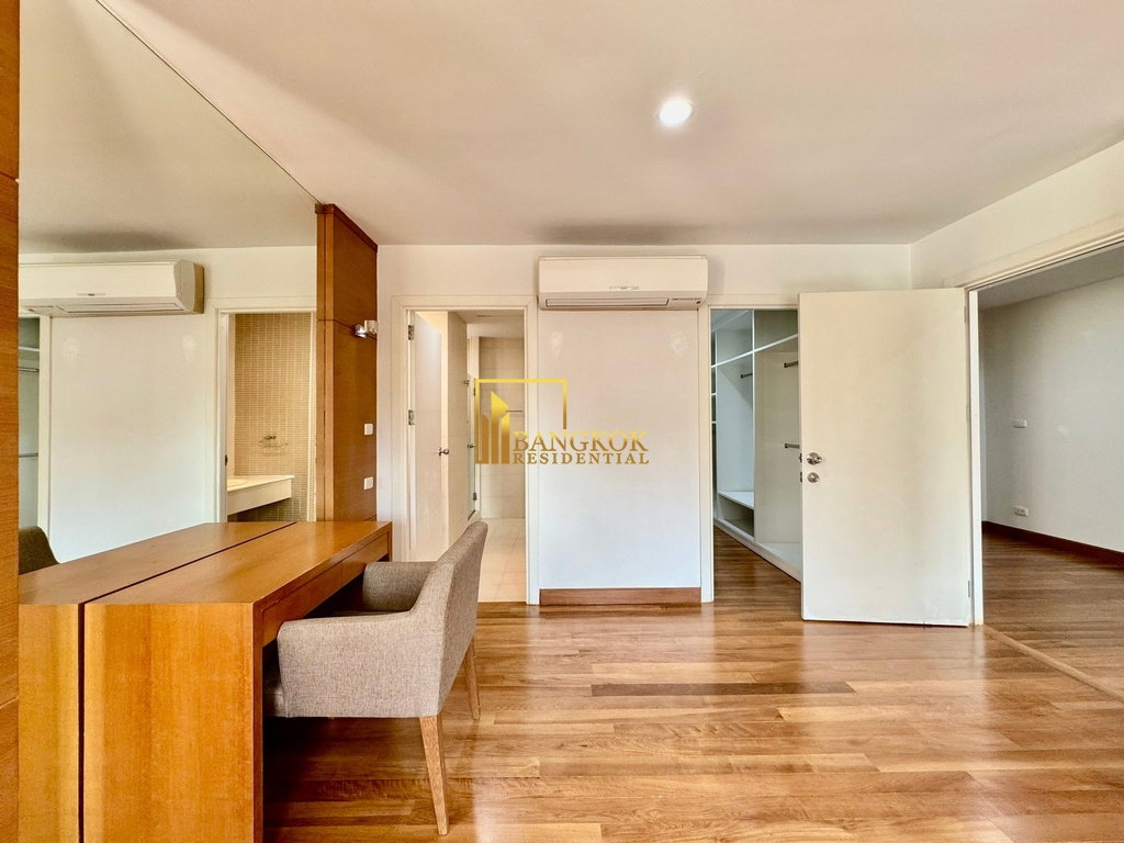 รูป Spacious 4 Bedroom House With Pool Access in Ekkamai - BR7717SH - รูปที่ 14/29