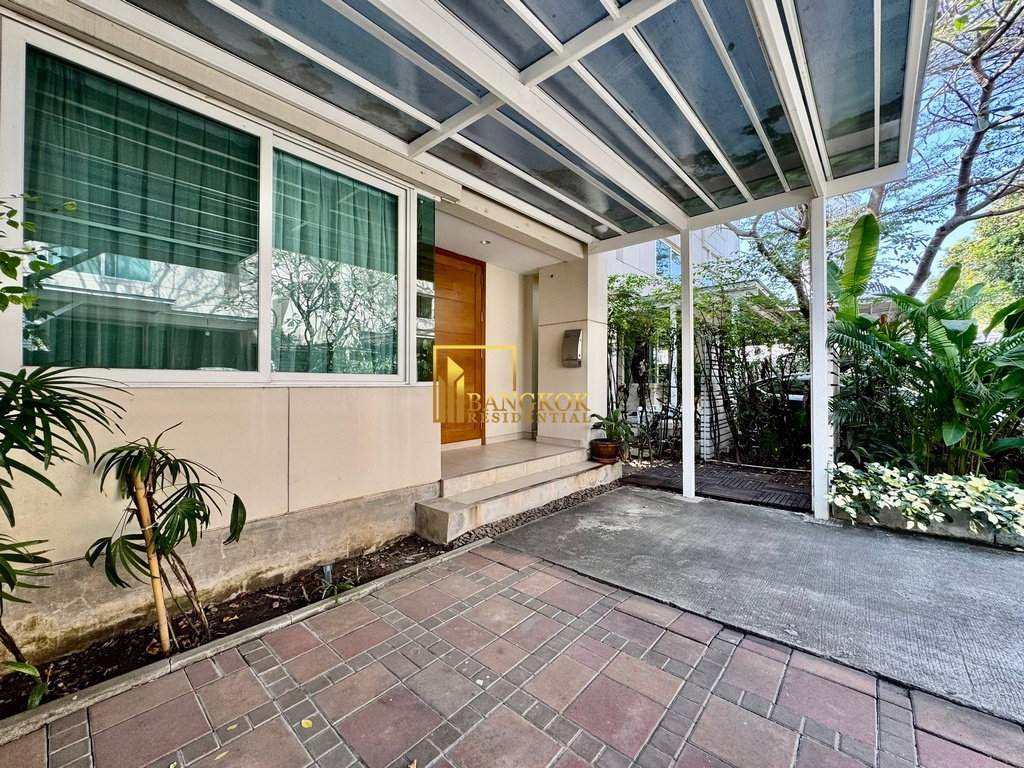 รูป Spacious 4 Bedroom House With Pool Access in Ekkamai - BR7717SH - รูปที่ 28/29