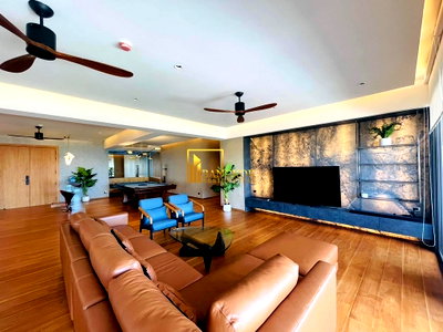 คอนโดให้เช่า :  Phatsana Gardens - Incredible 4 Bedroom Pet Friendly Condo in Ekkamai Area - BR17122CD