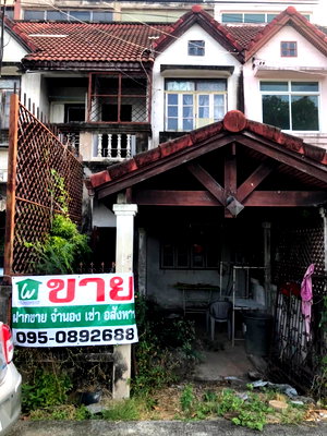 ขายทาวน์โฮม : ขายทาวน์เฮาส์3ชั้น หมู่บ้านกฤตยา ใกล้สนามกอล์ฟวินมิล บางนา Tel.0999983897