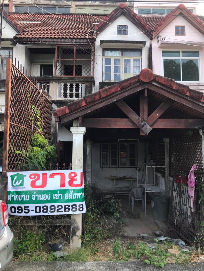 รูป ขายทาวน์เฮาส์3ชั้น หมู่บ้านกฤตยา ใกล้สนามกอล์ฟวินมิล บางนา Tel.0999983897 - รูปที่ 1/9