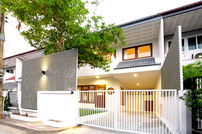 Houses for sale Watthana : LTHC12054 – Home FOR SALE at Khlong Tan Niwet Village Size 30 sqw. 165 sqm. 3 beds 2 baths Near BTS Ekkamai ONLY 15 MB