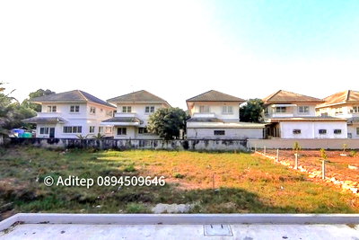 ขายที่ดิน : ขายต่ำกว่าราคาประเมิน! ที่ดินเปล่า 105 ตรว. ในหมู่บ้าน เพลส แอนด์ พาร์ค ประชาอุทิศ 90 ที่ดินหน้าสวน ติดถนนเมน หายาก เหมาะสร้างบ้านในฝัน!