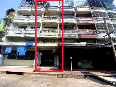 Shophouses for sale Nimibutr Stadium : Sale: A 4.5-story commercial building located on Thua Phra Road Pom Prap Sattru Phai, the Wat Mangkon MRT station, and close to Yaowarat.