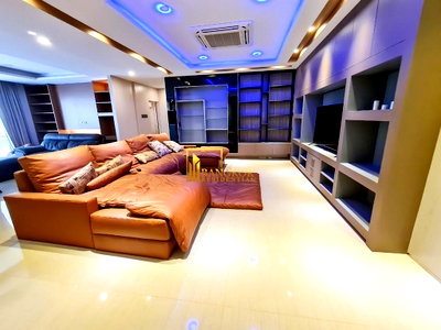 คอนโดให้เช่า : Le Premier 1 - Superb 2 Bedroom Condo in Central Location - BR9292CD