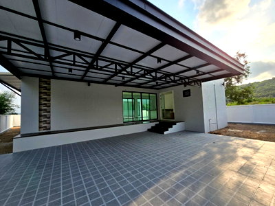 บ้านเดี่ยว ชลบุรี : ขาย บ้านเดี่ยว เนื้อที่ 100 ตร.ว. 3 ห้องนอน 4 ห้องน้ำ จอดรถ 3 คัน 