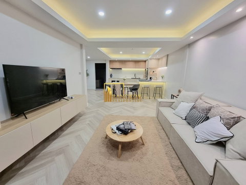 Spacious 4 Bedroom Townhouse For Rent in Ekkamai - BR8977TH
