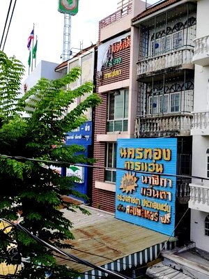 Shophouses for sale Bangkok : For Sale: 4-Story Commercial Building Size: 17 sq. wah Location: On Suksawat Road, next to the bus stop, Suksawat 38 Alley