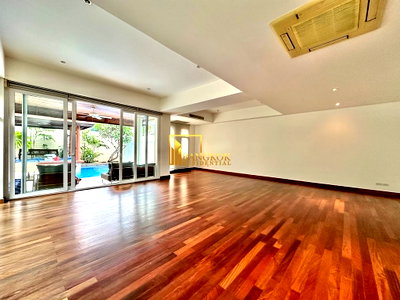 เช่าบ้านเดี่ยว ถนนเพชรบุรี กรุงเทพฯ :  Extraordinary 4 Bedroom House With Pool in Phrom Phong Area - BR27559SH
