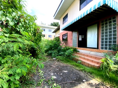 Factory for sale Assumption University Bang Na Campus : Warehouse for sale, with an area of 200 square wah, located in ABAC Bangna Soi. Suitable for stocking goods or setting up an office