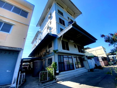 Shophouses for sale Pathumthani : For Sale: 2 units of 6-story row houses on Klong Sam Road, Klong Luang, Pathum Thani, ready to continue operations.