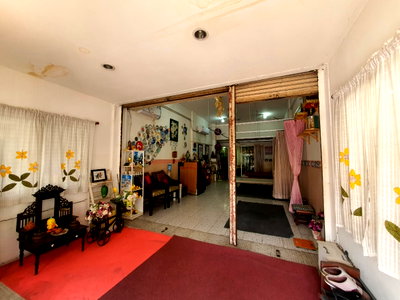 Shophouses for sale รามอินทรา 103/2 : For Sale: 4.5-Story Commercial Building, Suan Siam Soi 6, Bang Kapi, Bangkok. Land size: 20 square wah.
