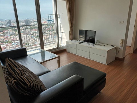 The Parkland Taksin - Thapra the room is selling with Fixed car parking