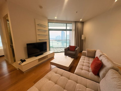 LTH12133 – Chatrium Hotel Riverside FOR RENT Size 120 sqm. 2 beds 2 baths Near BTS Saphan Taksin Station ONLY 90K/Month