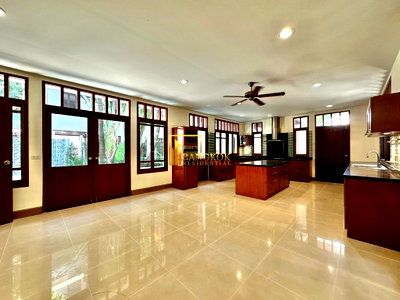 เช่าบ้านเดี่ยว ดิ เอ็มควอเทียร์ : Baan Ben - Incredible 4 Bedroom Pool Villa For Rent in Ekkamai Area - BR7940SH