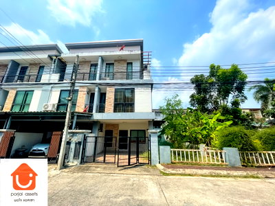 ขายทาวน์โฮม : 🏡 ขายทาวน์โฮม 3 ชั้น เมอริท เพลส ลาดพร้าว 87 – หลังมุม ใกล้รถไฟฟ้า เดินทางสะดวก 🏡
