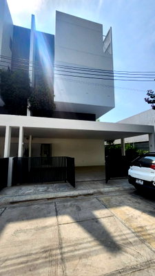 Twin houses for rent Don Mueang Airport : For rent: 3 and a half storey luxury twin house, ARKIN project, near Don Mueang Airport, 3 bedrooms, 4 bathrooms, suitable for opening a company