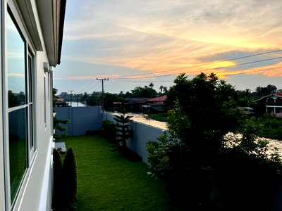 Townhouses for sale : New Premium Anya Ratchapruek - Nakorn Inn French Country Home (102 Sq.Wah, Prime Location, Serene Canal View)
