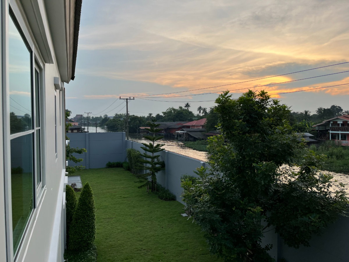 รูป บ้านใหม่ระดับพรีเมียม อัญญ่า ราชพฤกษ์ – นครอินทร์ (102 ตร.วา, ทำเลพิเศษ วิวคลองสวยงาม สไตล์ French Country) - รูปที่ 1/71