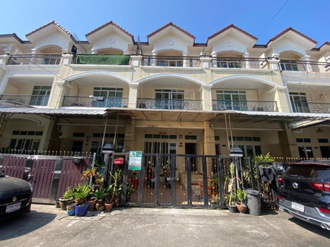 ขายทาวน์โฮม 3 ชั้นหมู่บ้านศิรินโฮม ลาดพร้าว 101 แยก42 บ้านทำเลสวย ราคาดีต่อรองได้