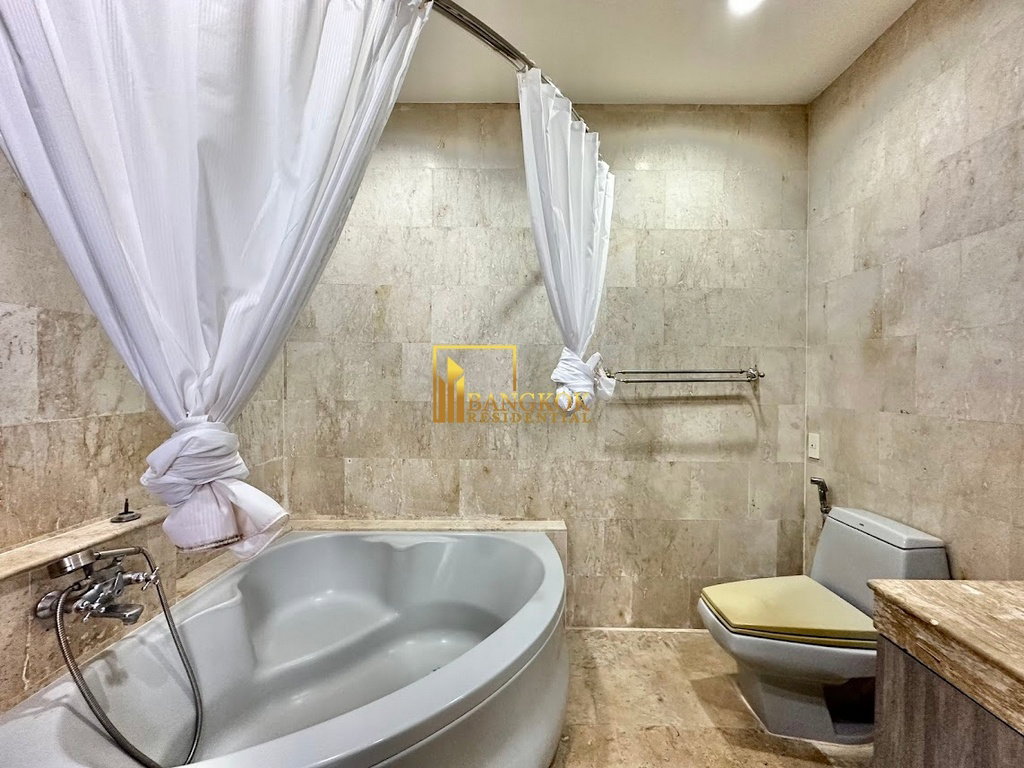 รูป Spacious 4 Bedroom House For Rent in Rama 9 - BR28075SH - รูปที่ 26/45
