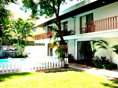 เช่าบ้านเดี่ยว วิทยาลัยพณิชยการบางนา : Spacious 3 Bedroom Pool Villas House in Sukhumvit 71 - BR8020SH